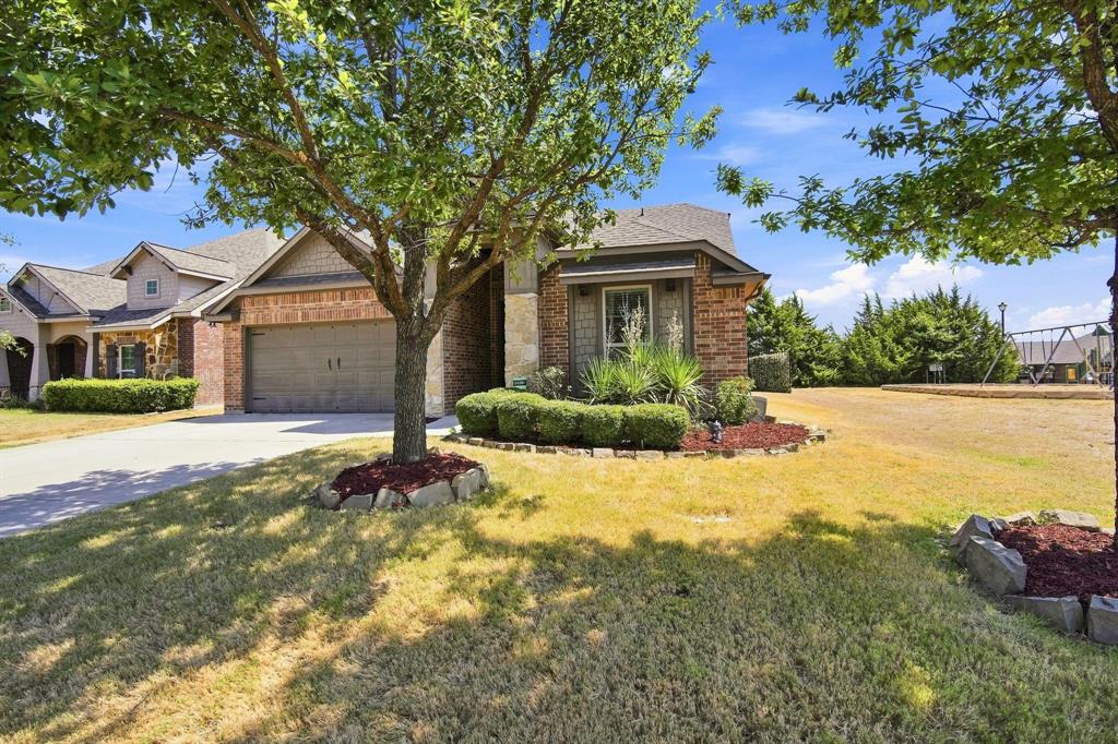 910 Westminster Drive Property Photo 2