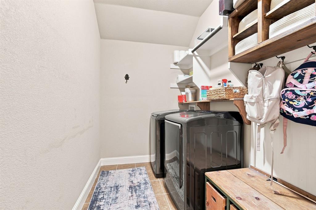910 Westminster Drive Property Photo 21