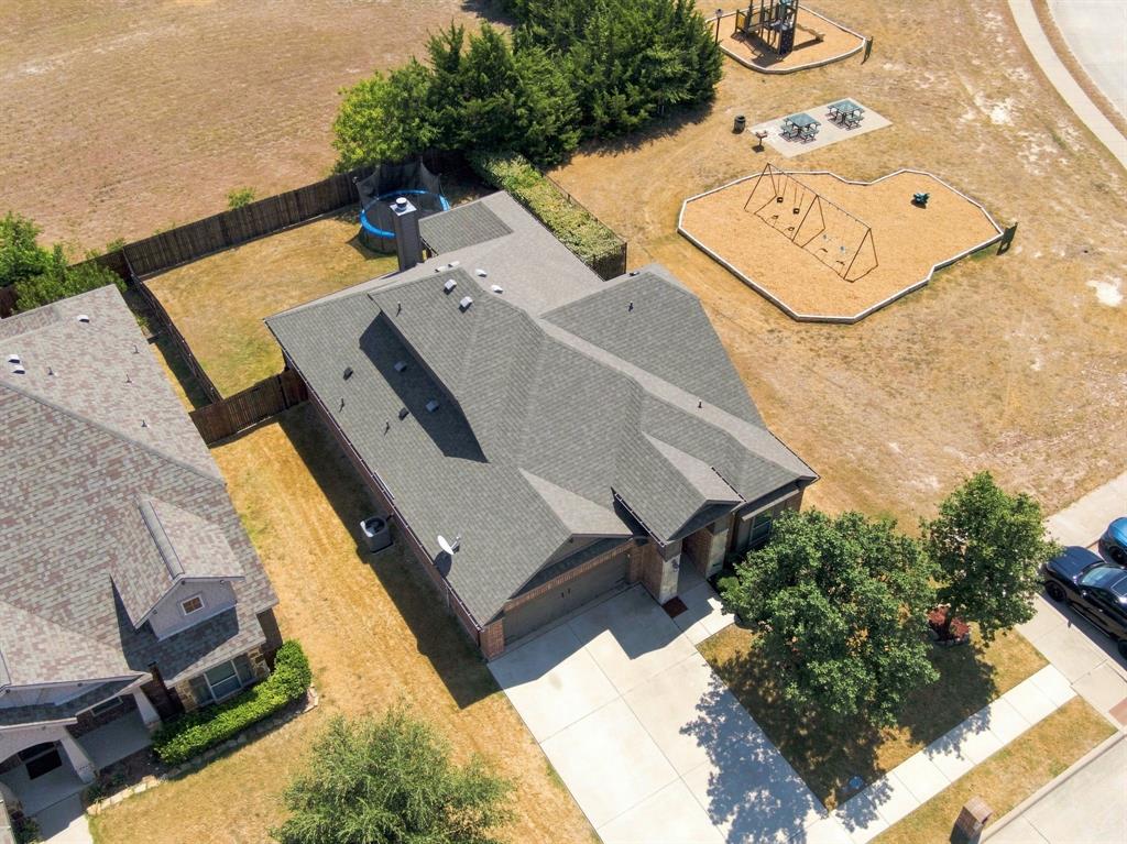 910 Westminster Drive Property Photo 27