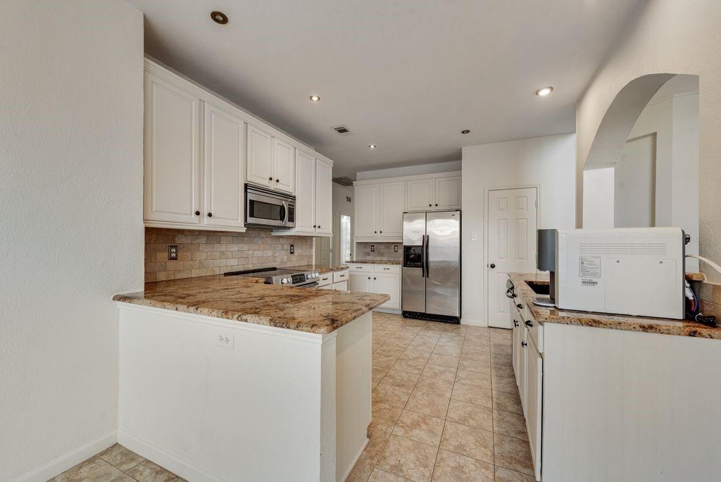 7100 Ledgestone Court Property Photo 7