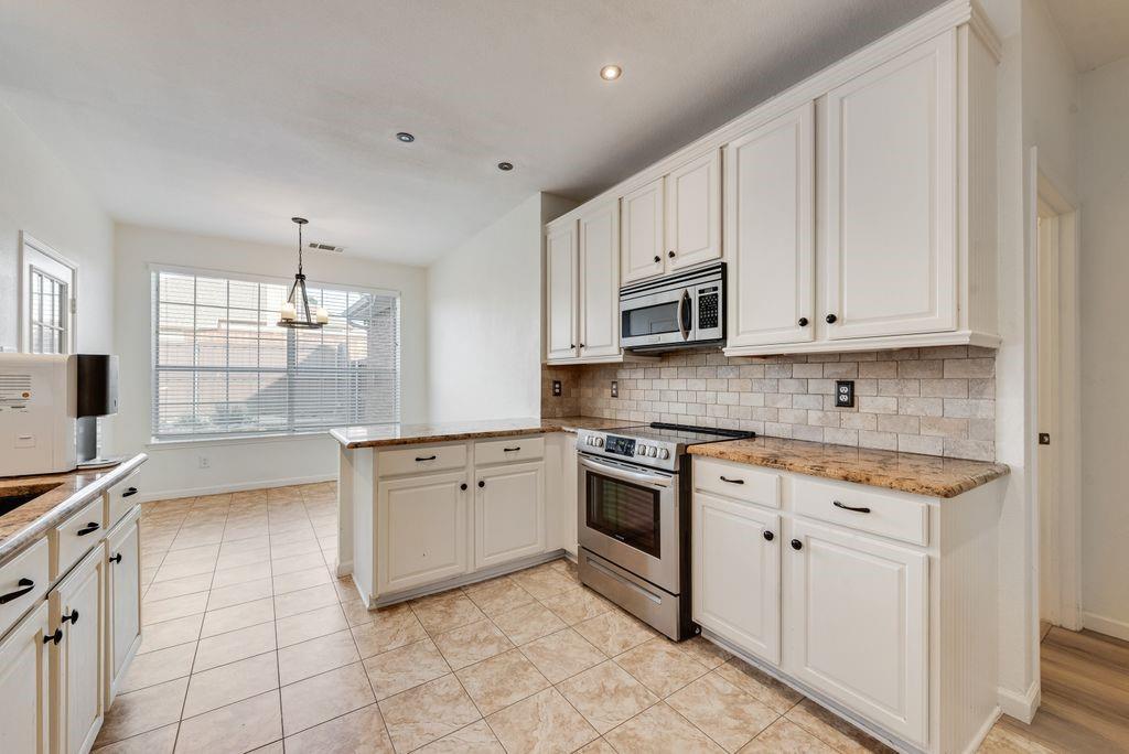 7100 Ledgestone Court Property Photo 8