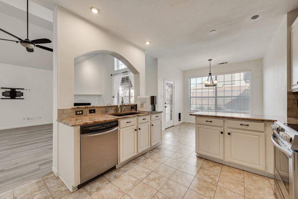 7100 Ledgestone Court Property Photo 9