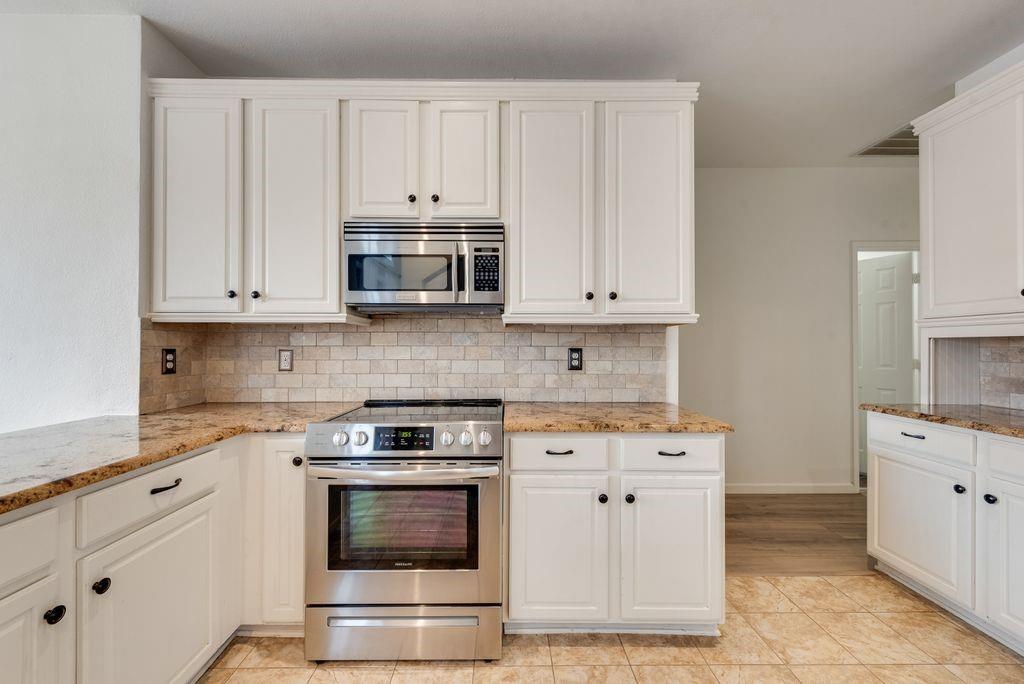 7100 Ledgestone Court Property Photo 12