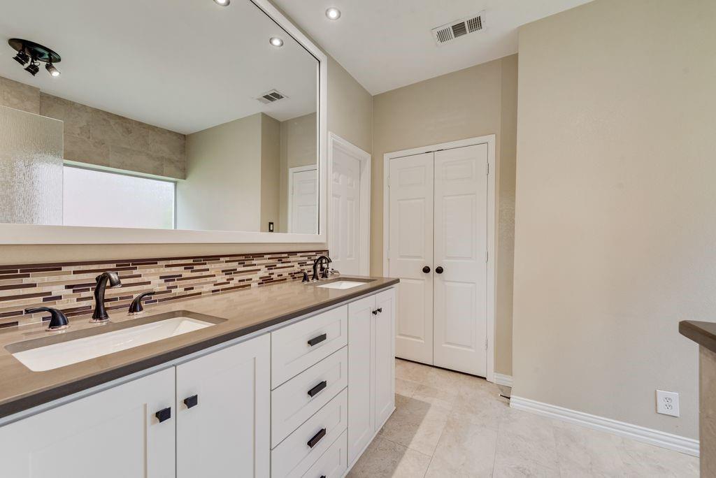 7100 Ledgestone Court Property Photo 16