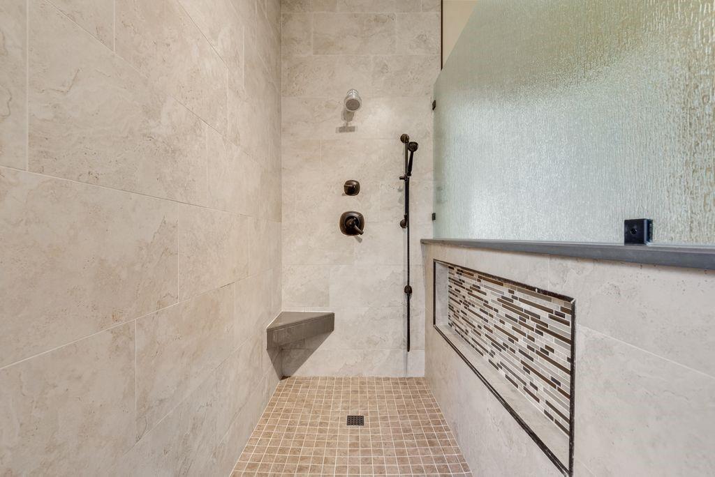 7100 Ledgestone Court Property Photo 18