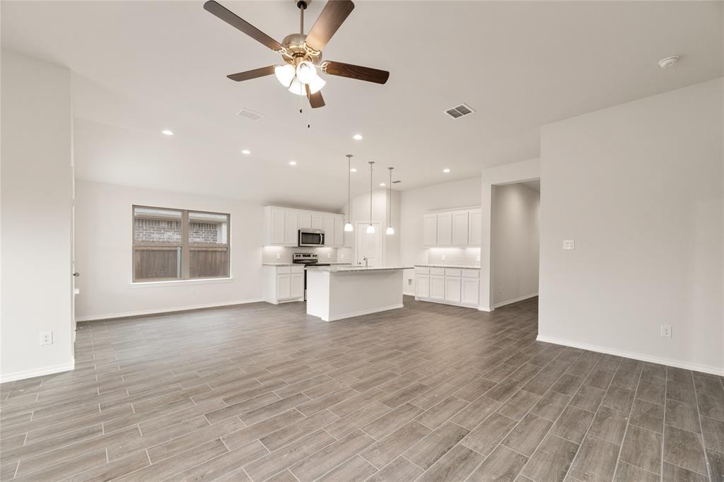 635 Frio Lane Property Photo 8