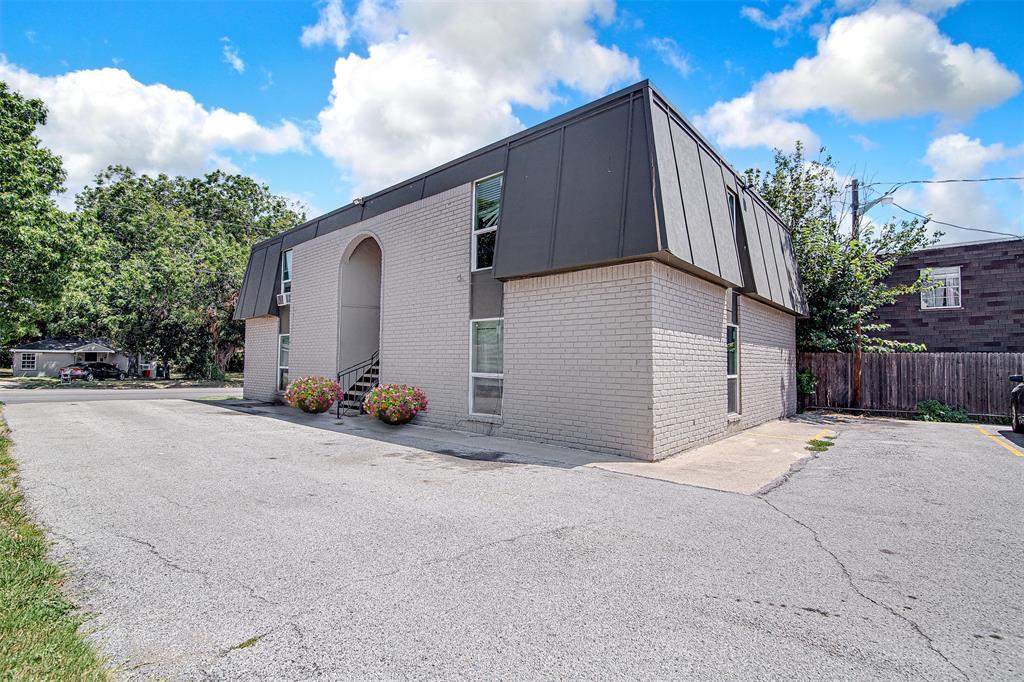 304 E Mitchell Street Property Photo 1