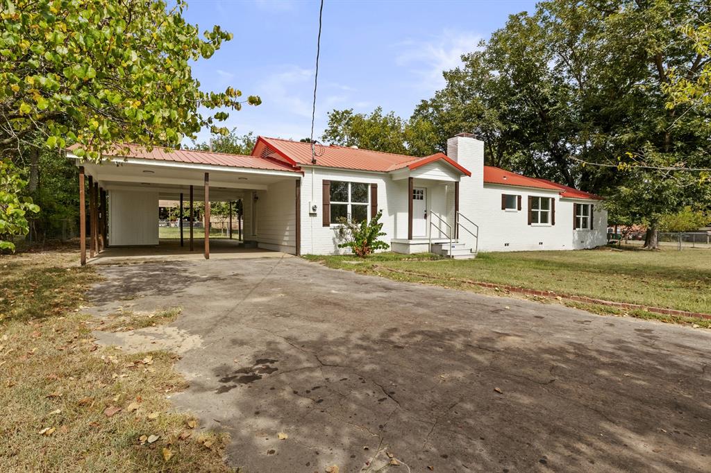 111 Walker Drive Property Photo 3