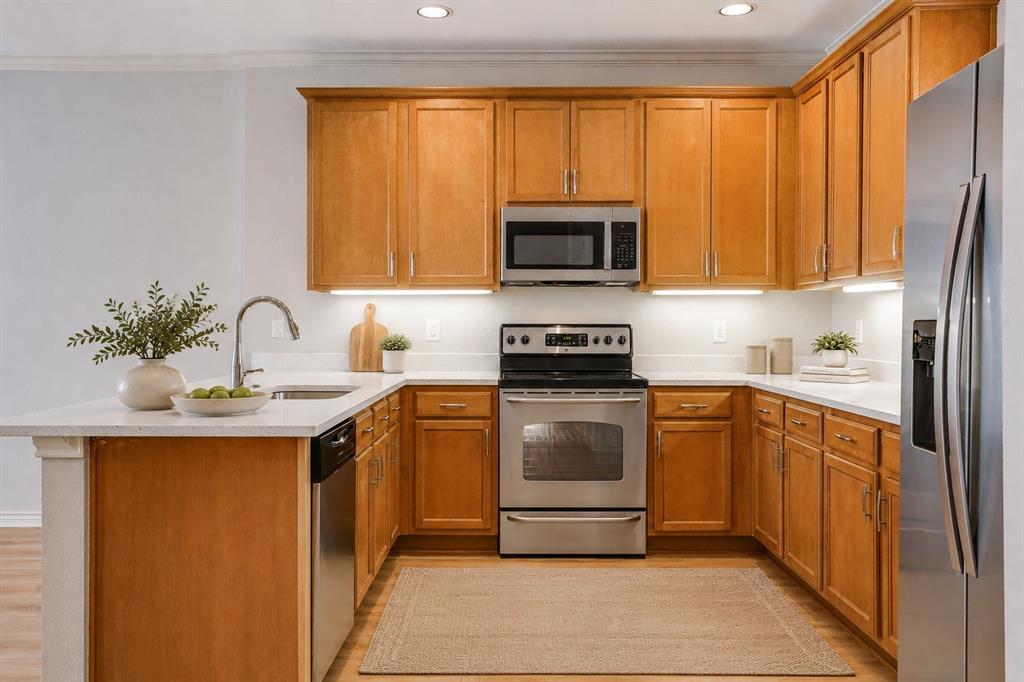 2415 Stutz Drive C Property Photo 1