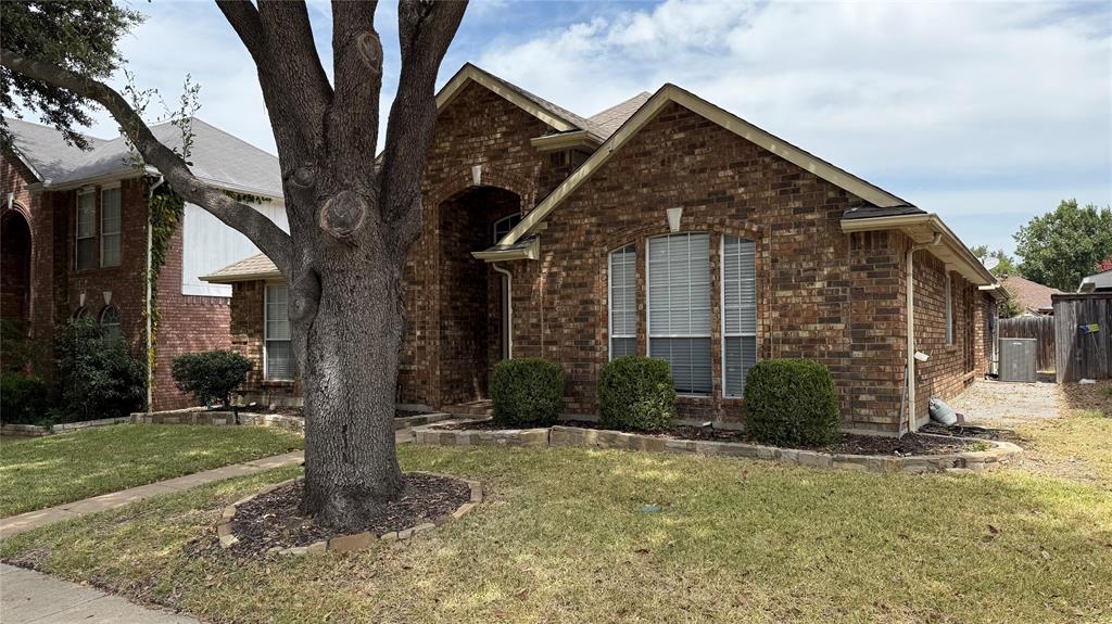 1629 Bennington Drive Property Photo 3