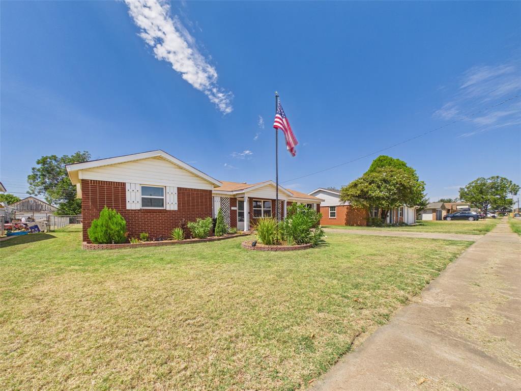 4110 Lenore Drive Property Photo 3