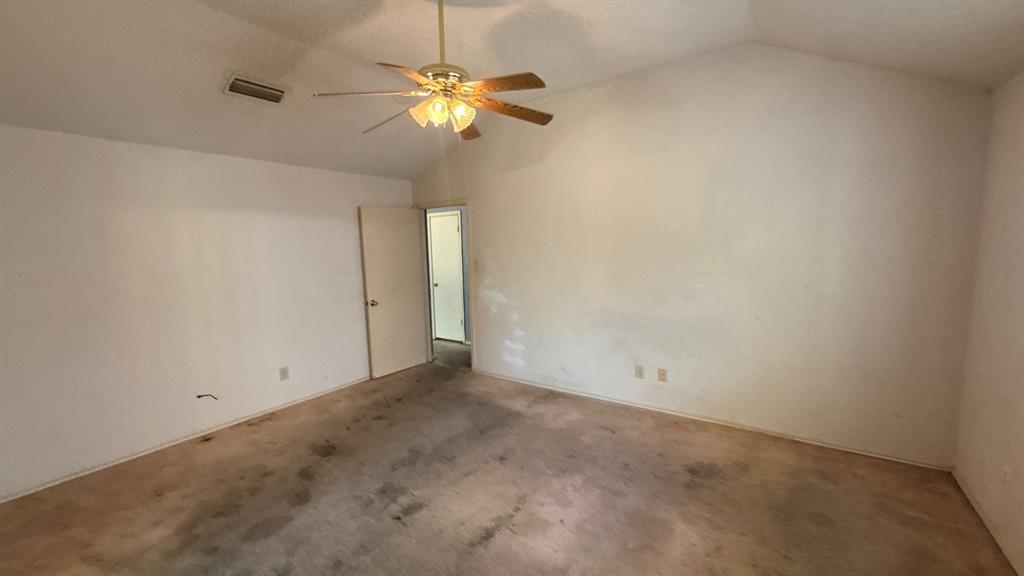 914 Larue Drive Property Photo 13