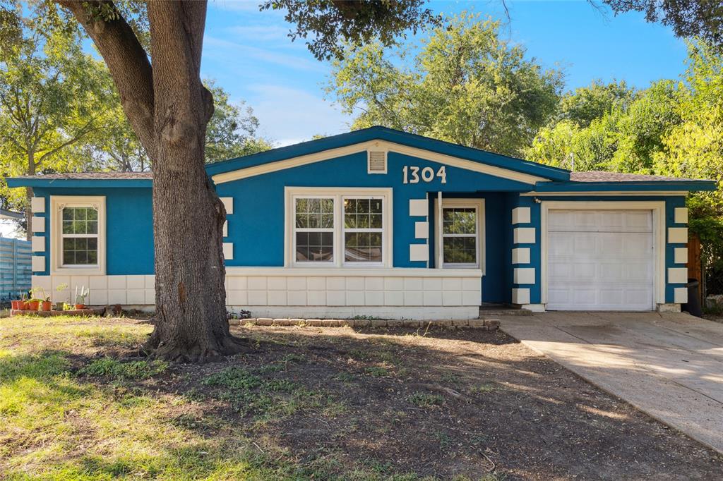 1304 E Lovers Lane Property Photo 1