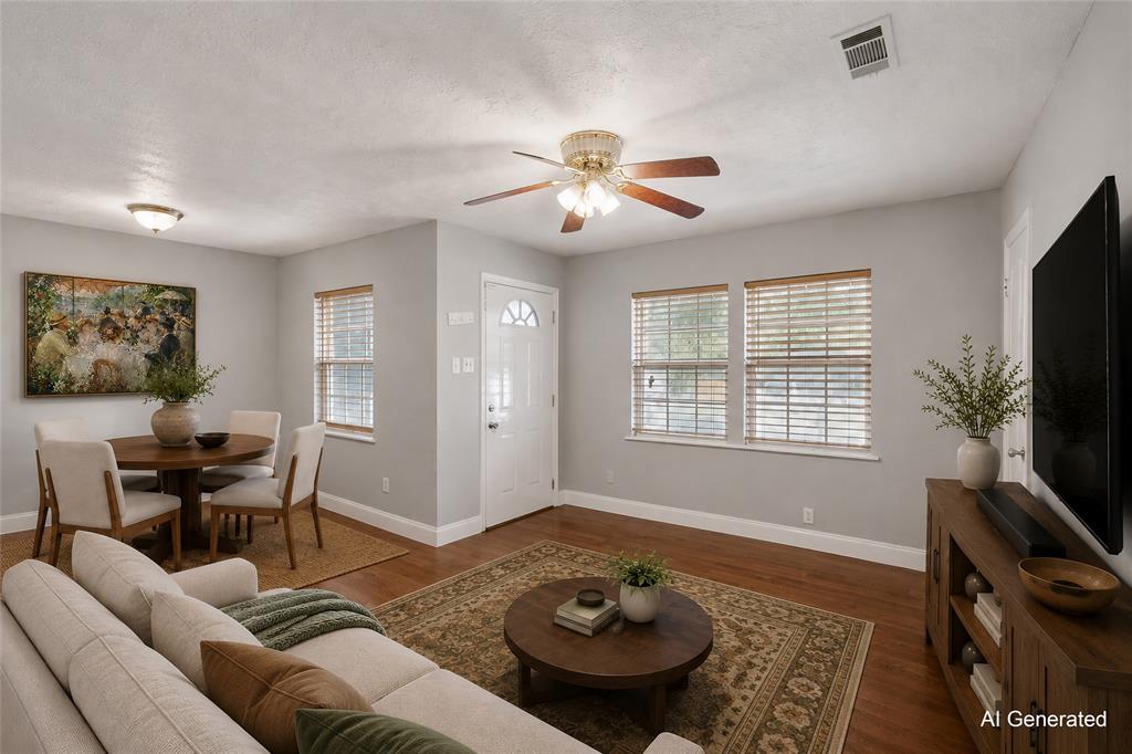 1304 E Lovers Lane Property Photo 2