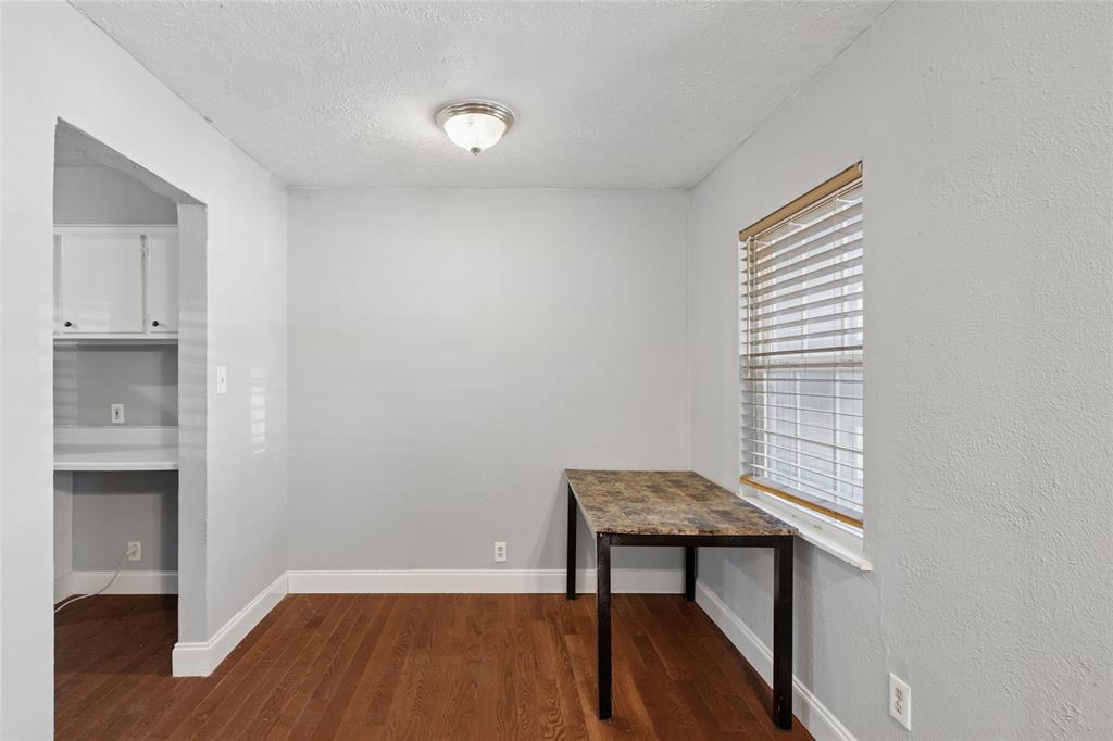 1304 E Lovers Lane Property Photo 4