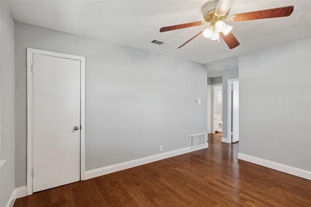 1304 E Lovers Lane Property Photo 5
