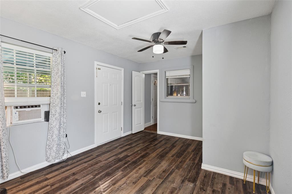 1304 E Lovers Lane Property Photo 10
