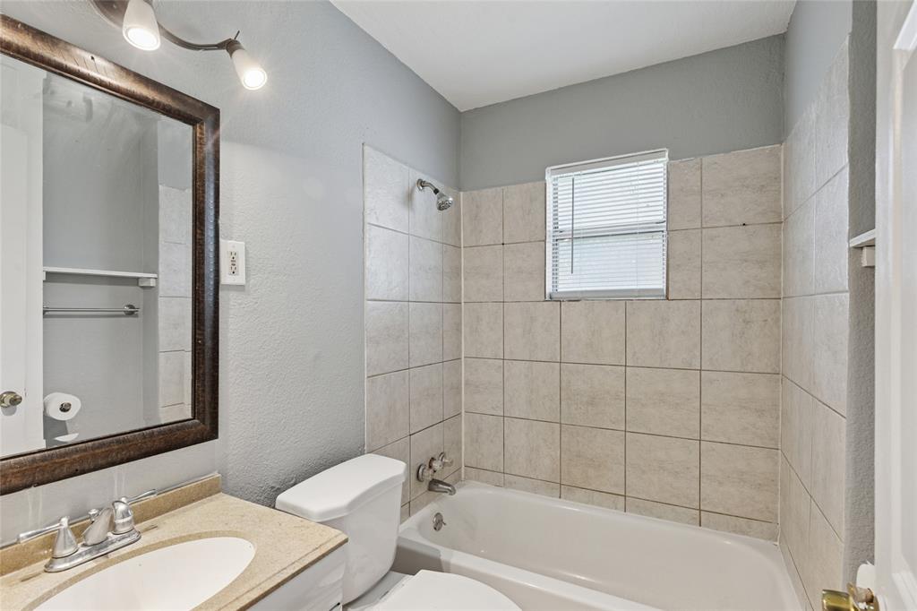 1304 E Lovers Lane Property Photo 12