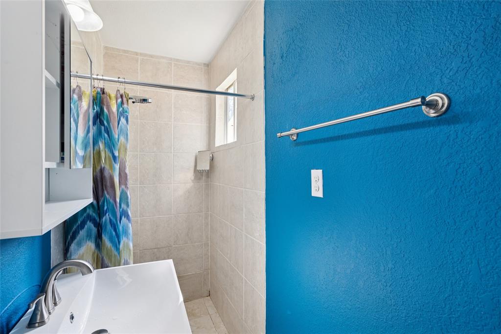1304 E Lovers Lane Property Photo 15