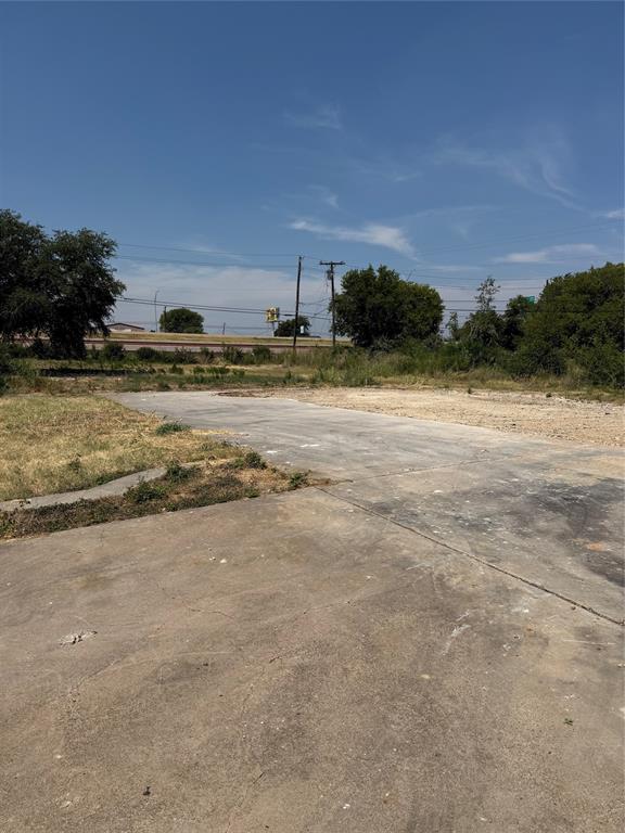 862 S Interstate 35 Property Photo 1