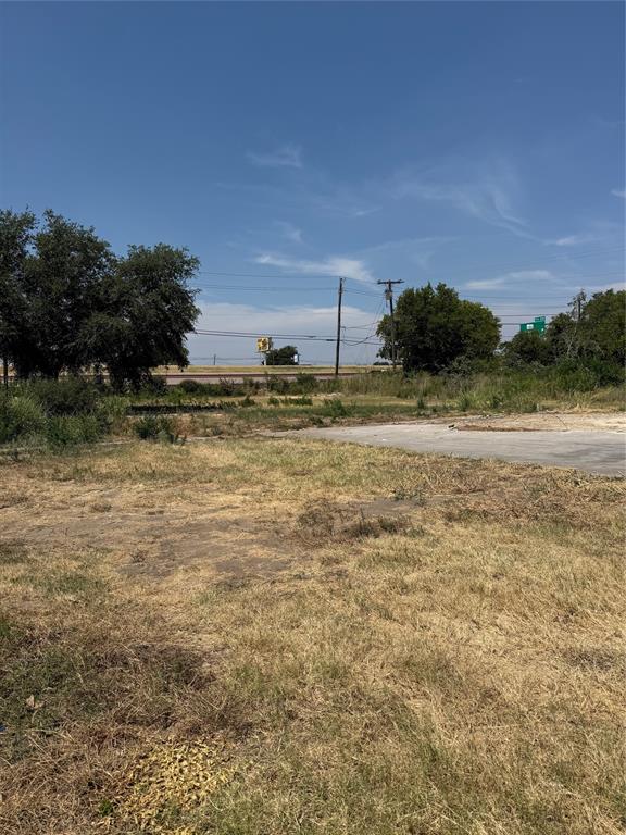 862 S Interstate 35 Property Photo 4