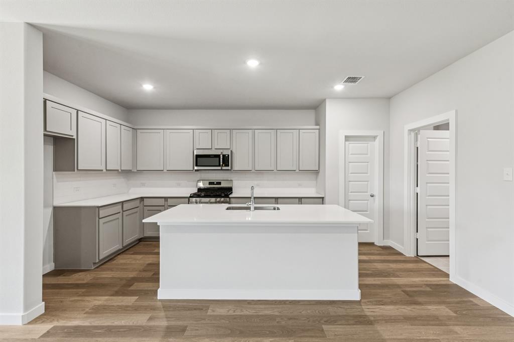 2110 Sunshining Road Property Photo 8