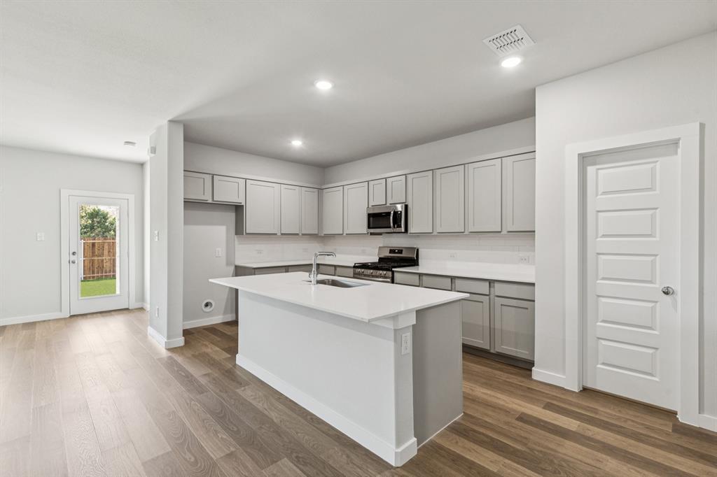 2110 Sunshining Road Property Photo 10