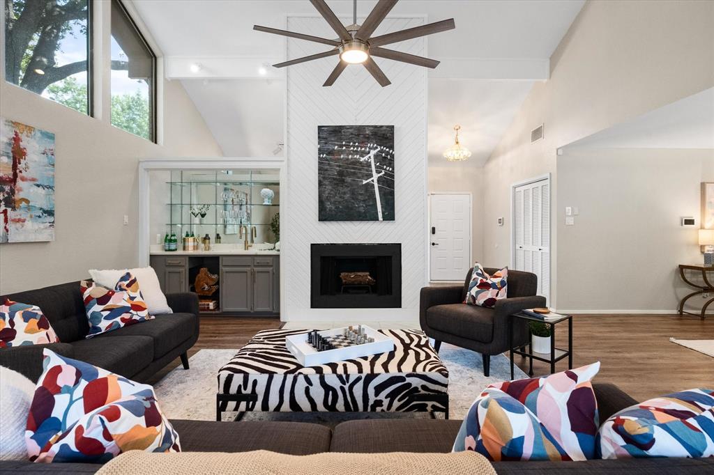 2216 Winter Sunday Way Property Photo 4