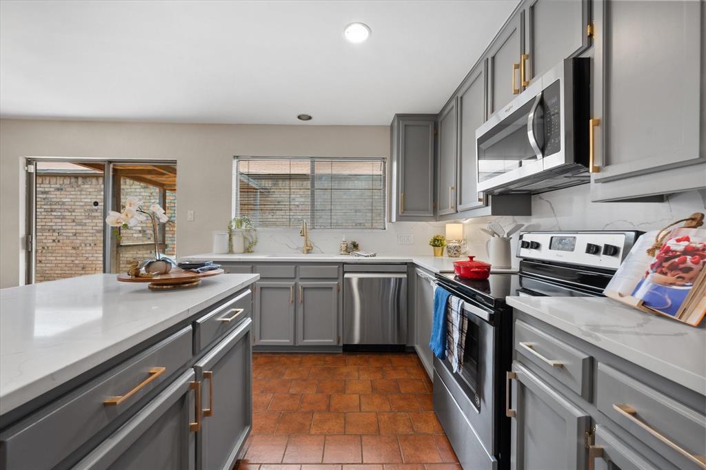 2216 Winter Sunday Way Property Photo 11
