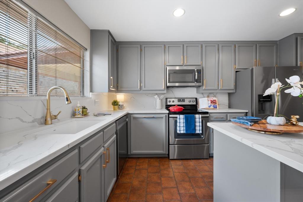 2216 Winter Sunday Way Property Photo 14