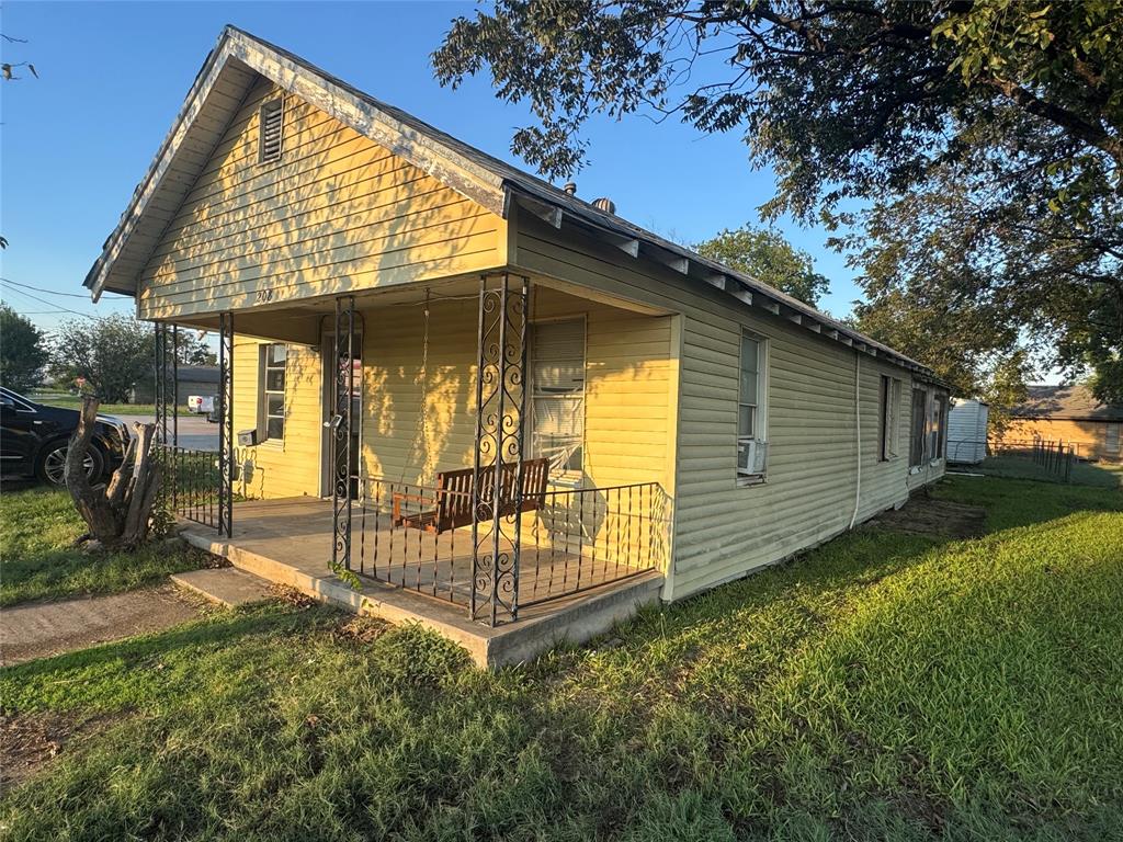 208 S Church Street Property Photo 2