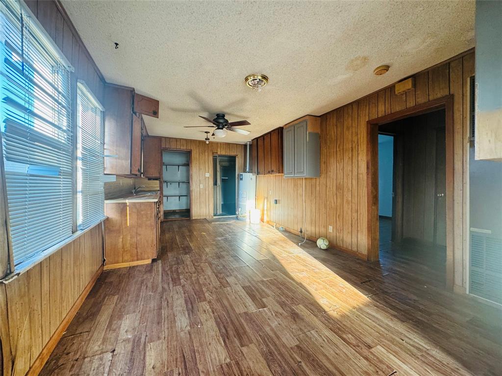 208 S Church Street Property Photo 4