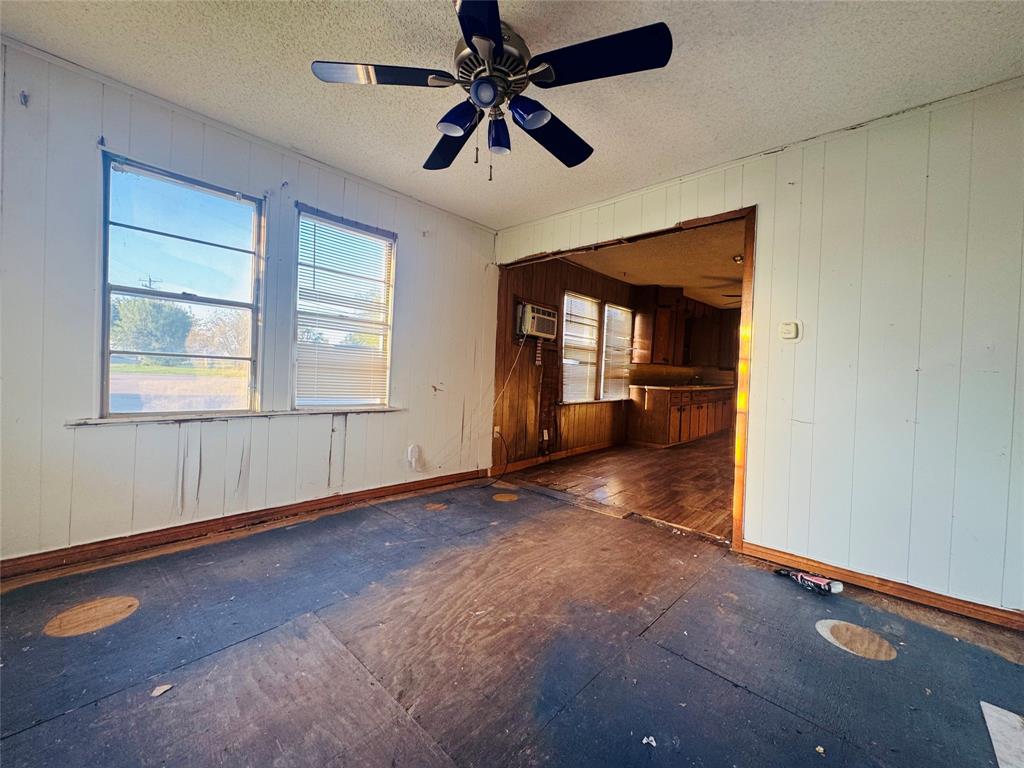 208 S Church Street Property Photo 5