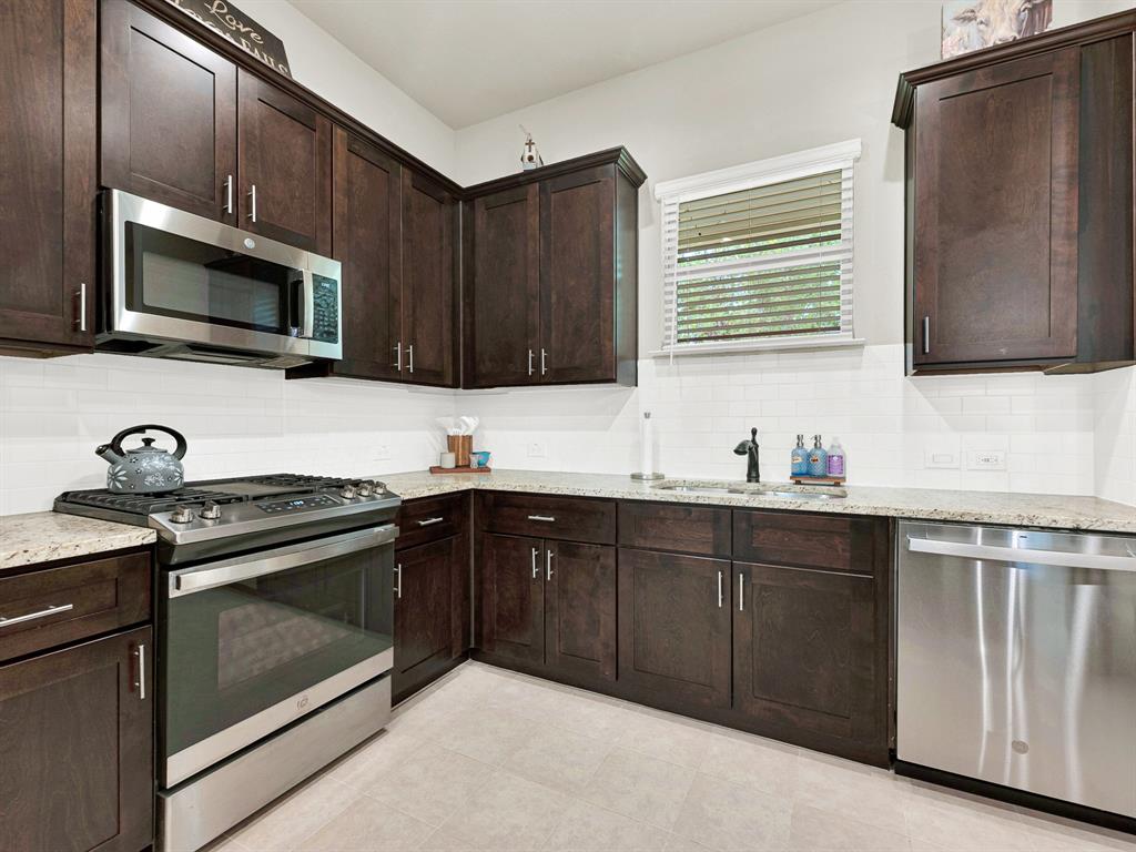 805 Hearthside Way Property Photo 10