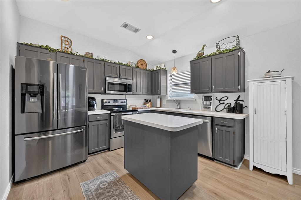 8233 Willis Lane Property Photo 4