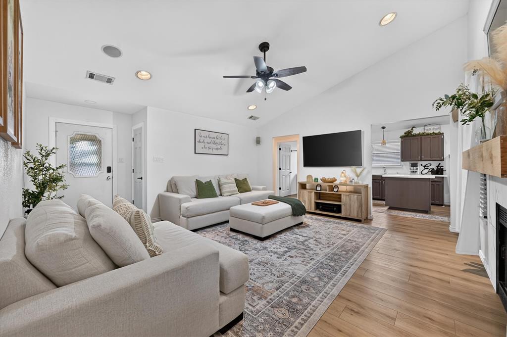 8233 Willis Lane Property Photo 6