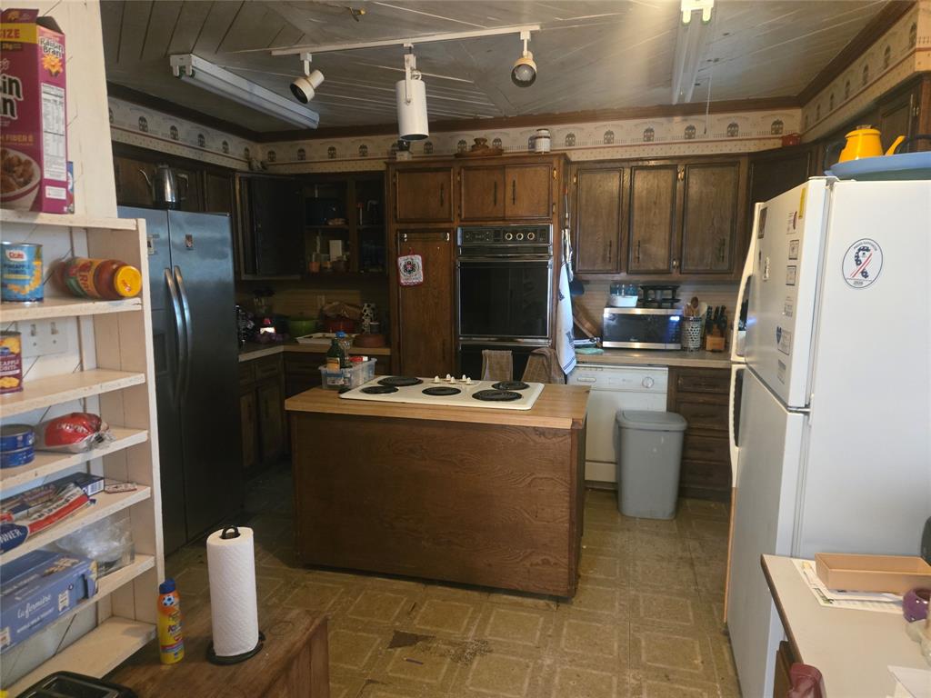 12207 Baron Drive Property Photo 6