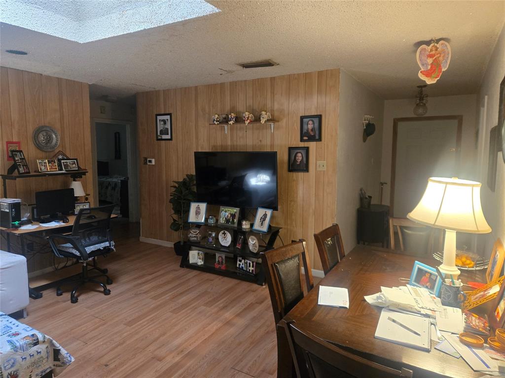 12207 Baron Drive Property Photo 7