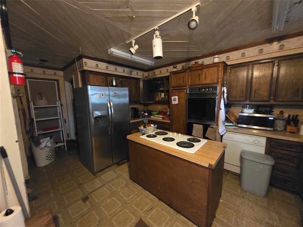 12207 Baron Drive Property Photo 13