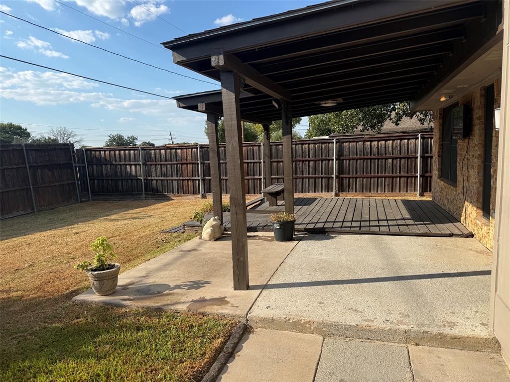 17623 Medina Drive Property Photo 3