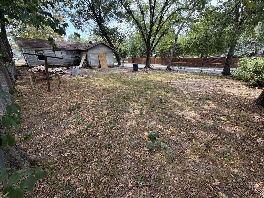 327 W Hester Street Property Photo 25