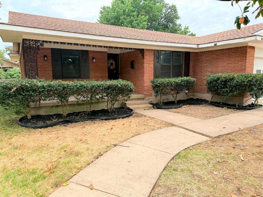 1314 Charleston Drive Property Photo 1