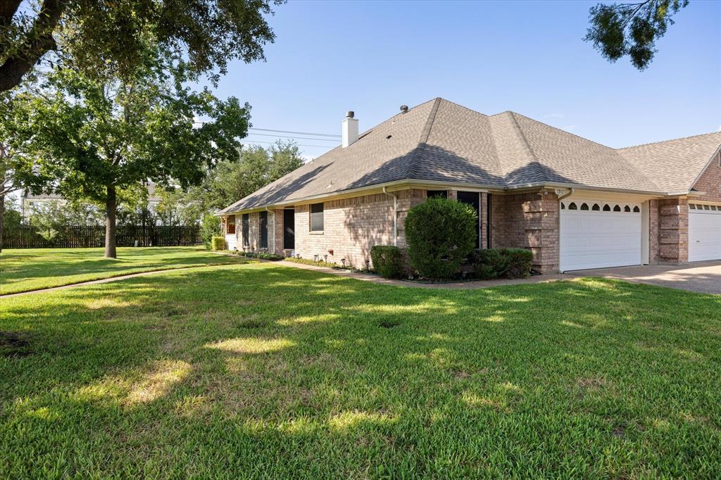 1202 Henard Lane