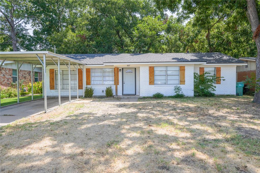 807 N Lacy Drive Property Photo 2