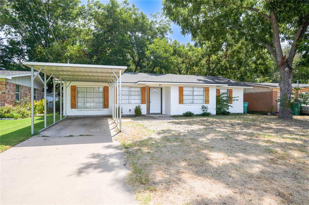 807 N Lacy Drive Property Photo 3