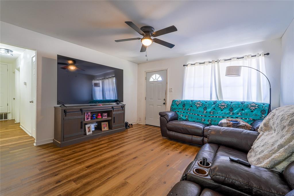 807 N Lacy Drive Property Photo 4