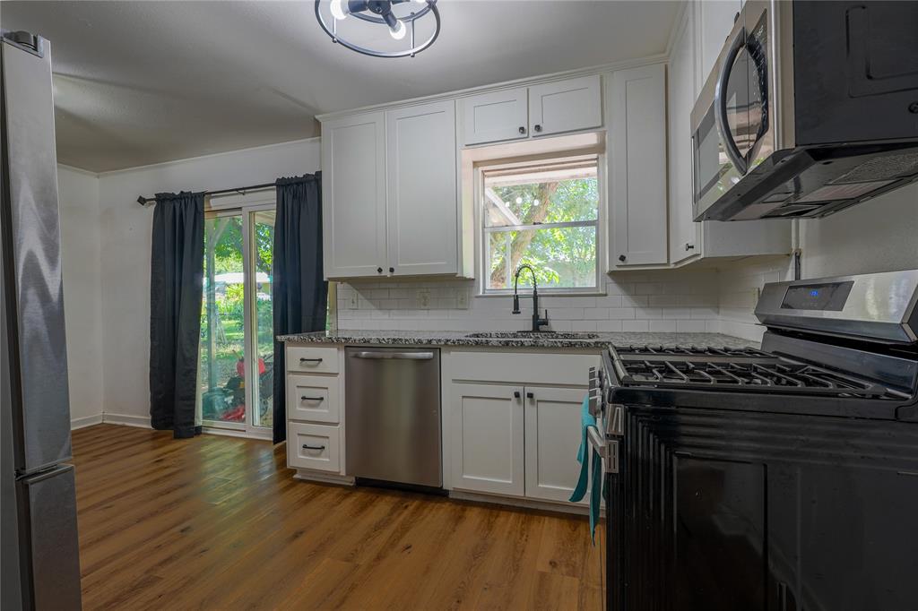 807 N Lacy Drive Property Photo 8