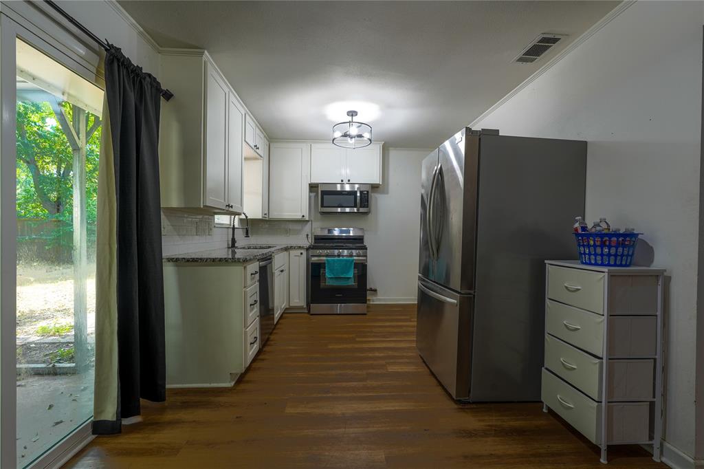 807 N Lacy Drive Property Photo 9