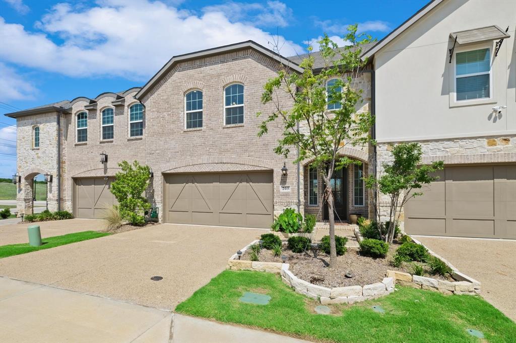 205 Somerset Drive Property Photo 1