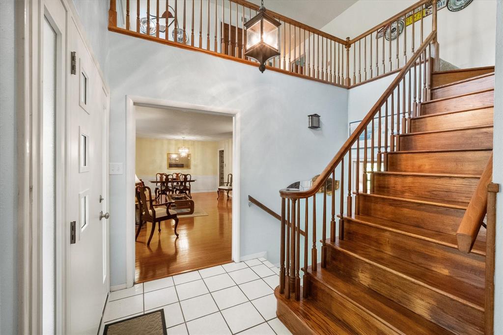 623 N Bowen Road Property Photo 3